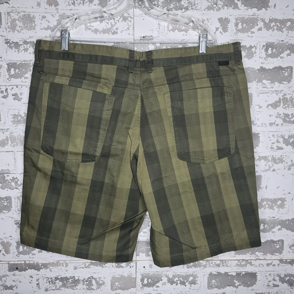 The North Face Mens Green Plaid Cotton Stretch Shorts Outdoor Hiking Travel 40